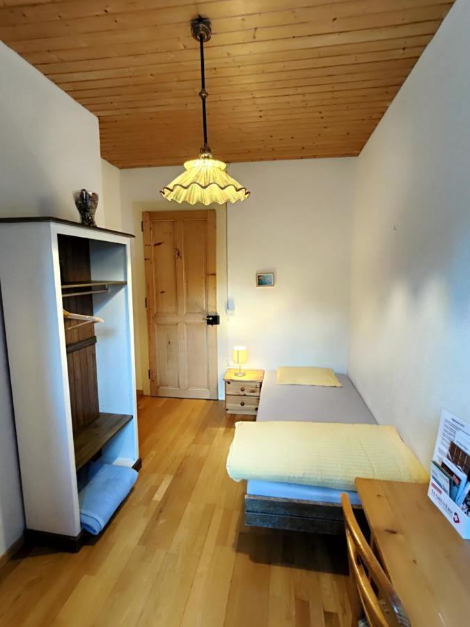 Maison d'hôtes Hôtel de la Gare Montbovon Quarto foto
