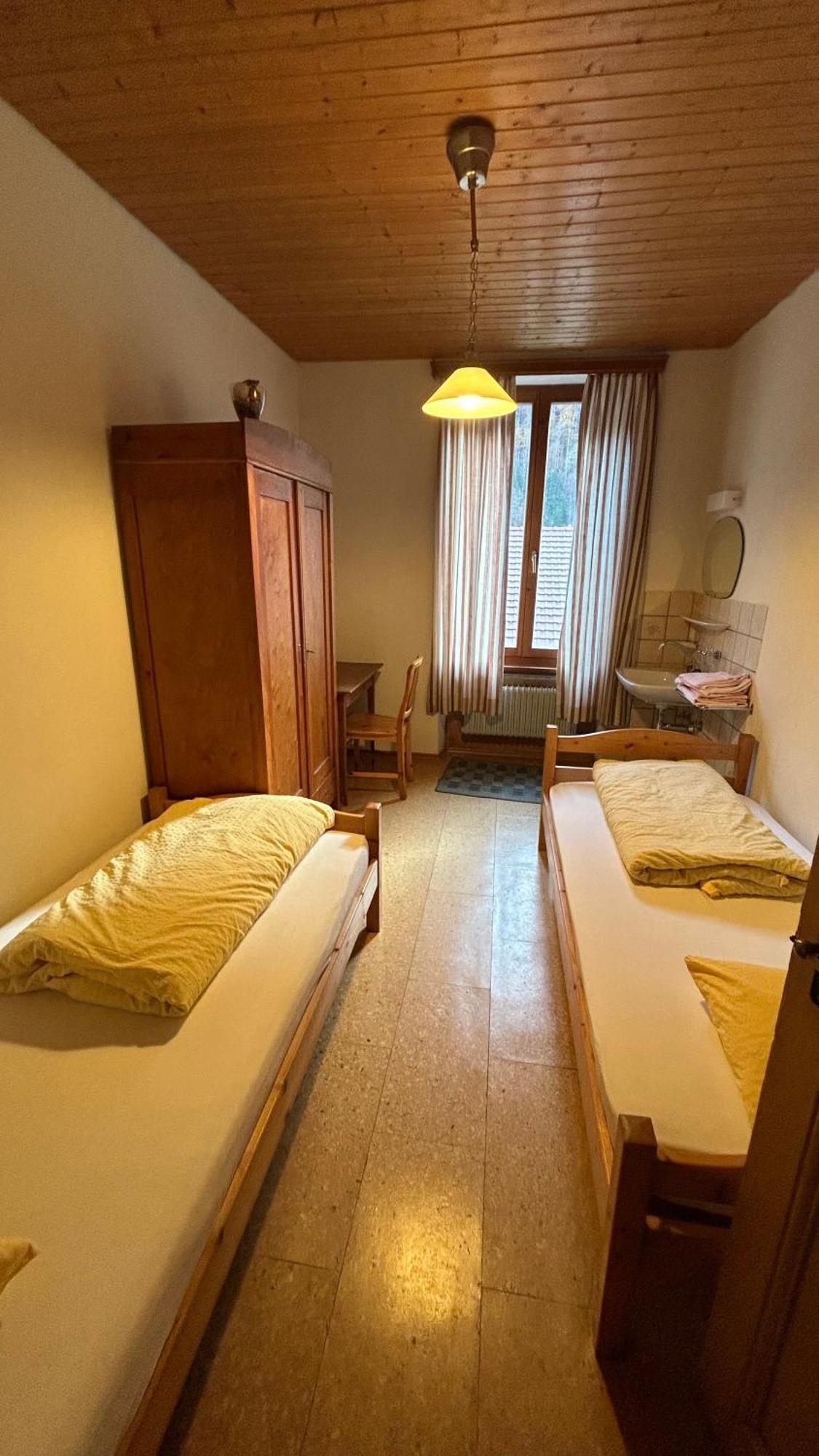 Maison d'hôtes Hôtel de la Gare Montbovon Quarto foto